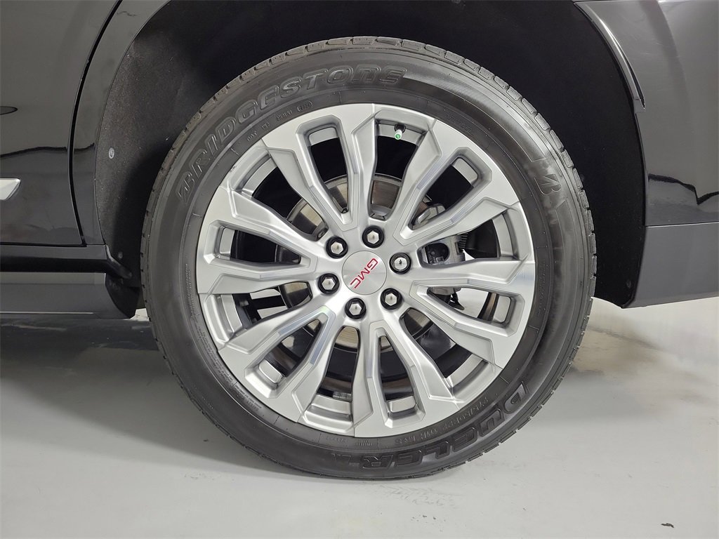 Used 2023 GMC Yukon Denali w/ Denali Reserve Package image 9