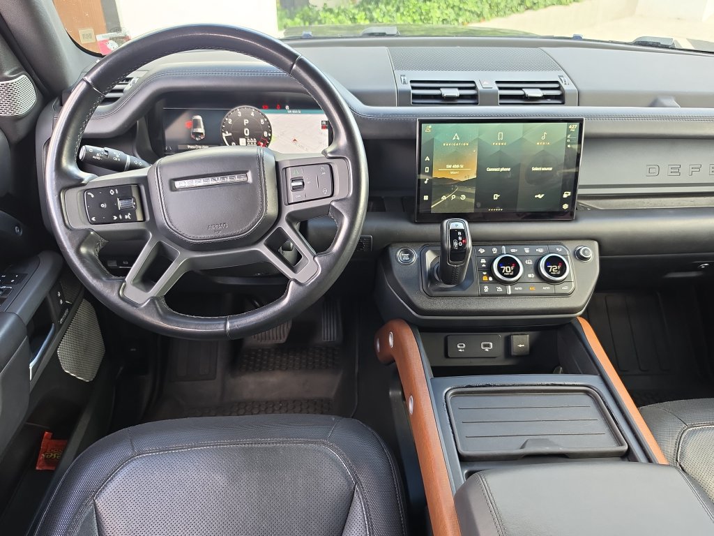Used 2023 Land Rover Defender 130 X-Dynamic SE AWD/4WD image 16