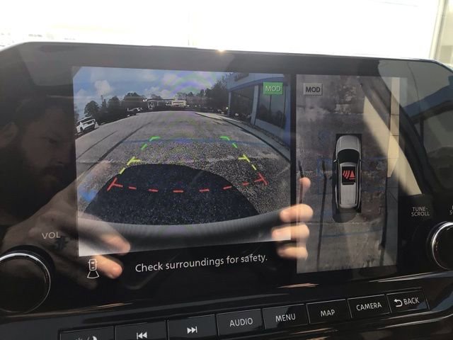 Used 2024 Nissan Pathfinder Platinum image 14