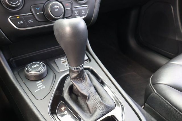 Used 2021 Jeep Cherokee Latitude Plus AWD/4WD image 25