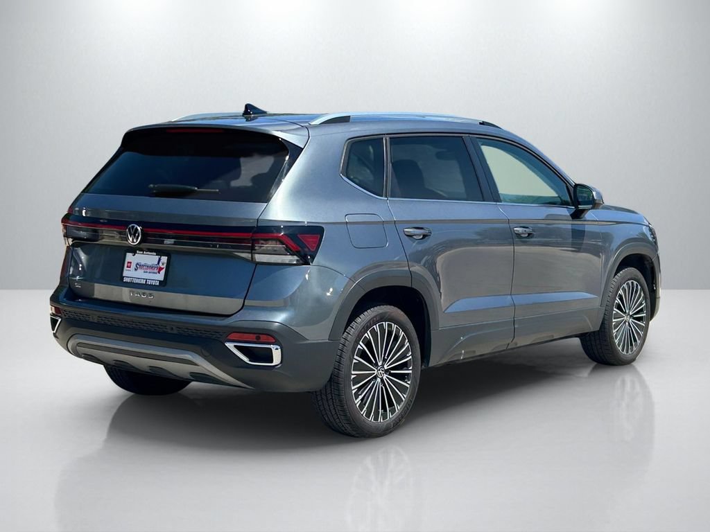 Used 2025 Volkswagen Taos SE FWD image 5