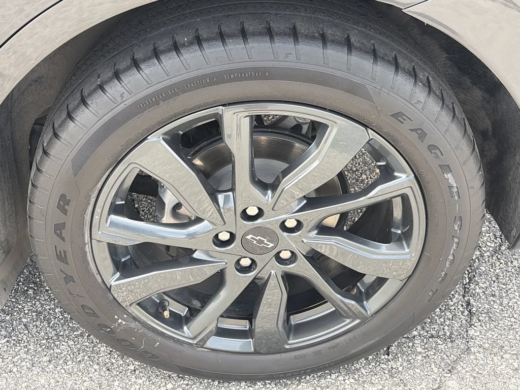 Used 2023 Chevrolet Equinox RS w/ RS Leather Package FWD image 11