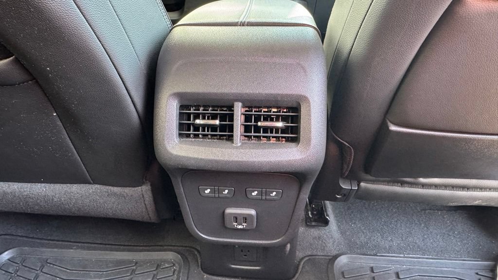 Used 2024 GMC Terrain Denali w/ Denali Premium Package AWD/4WD image 12