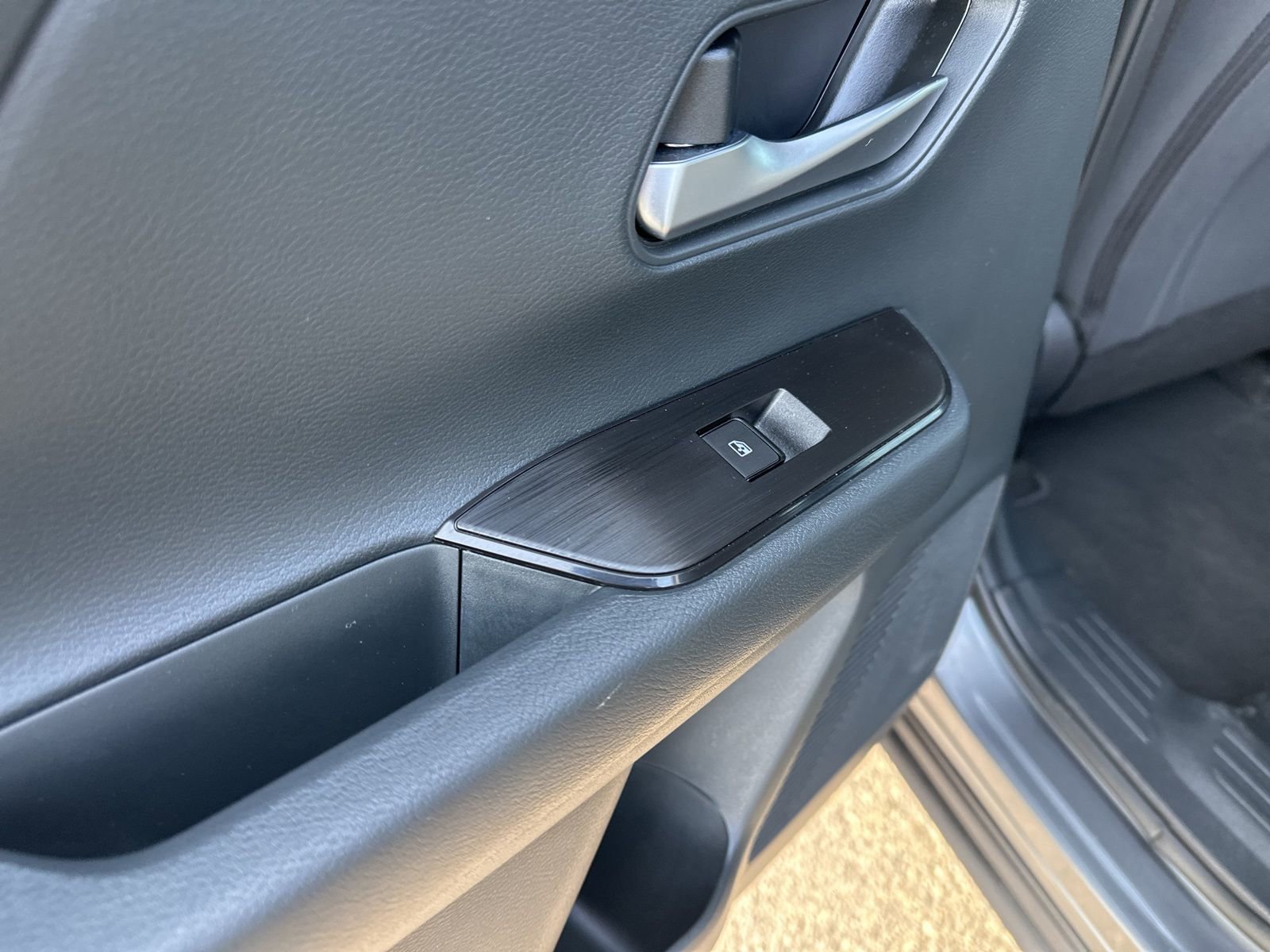 Used 2025 Nissan Kicks SV image 21