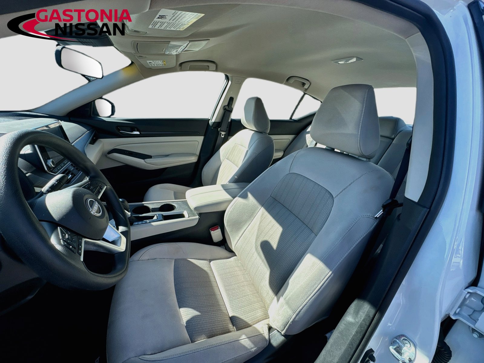 Used 2025 Nissan Altima 2.5 SV FWD image 26