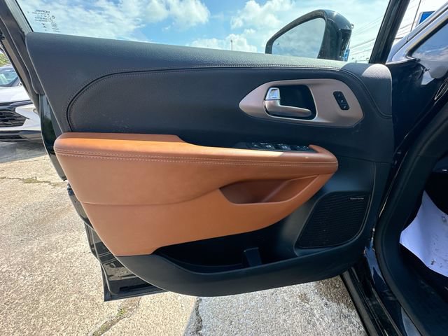 Used 2024 Chrysler Pacifica Pinnacle AWD/4WD image 26