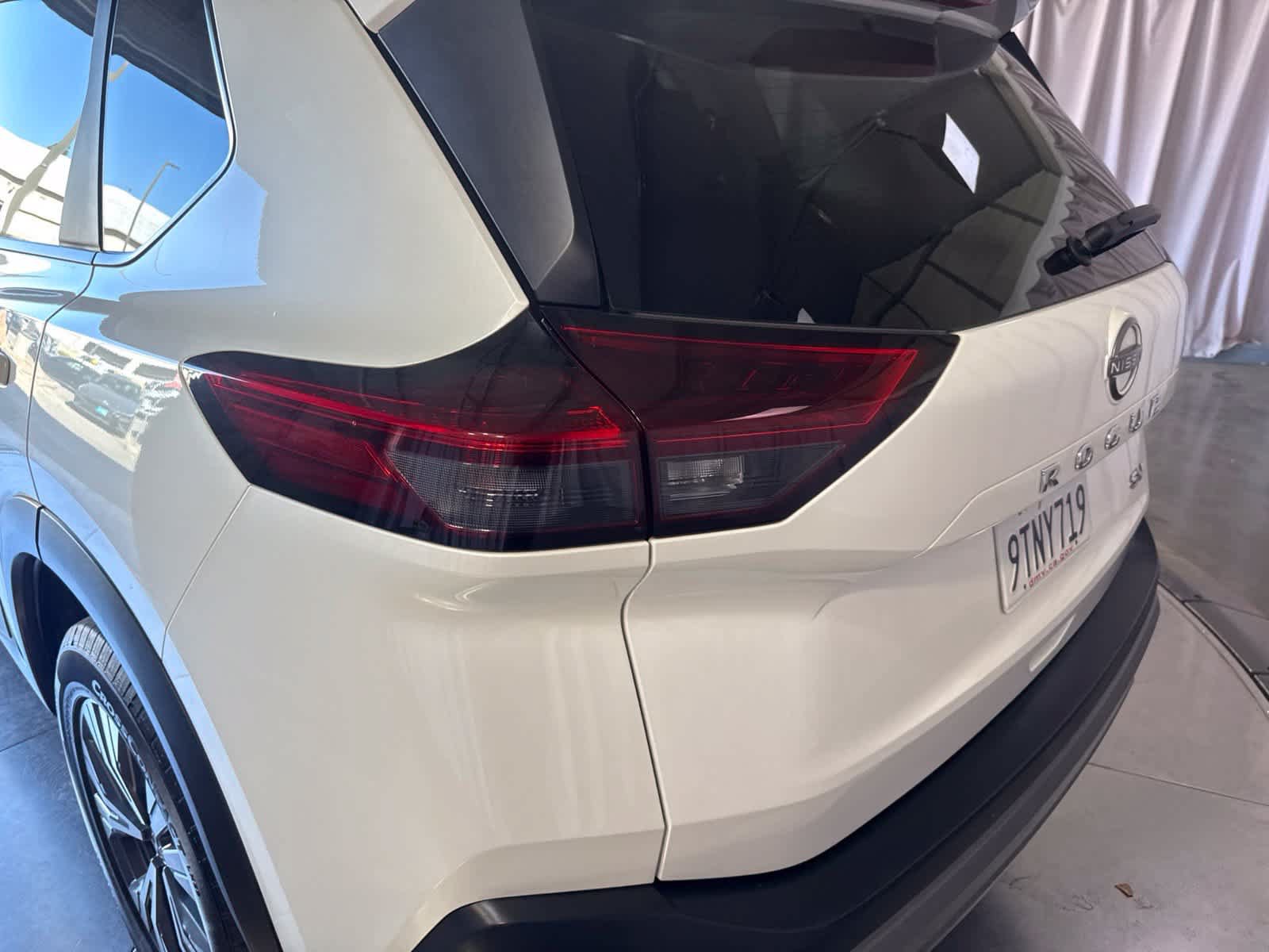 Used 2022 Nissan Rogue SV FWD image 11