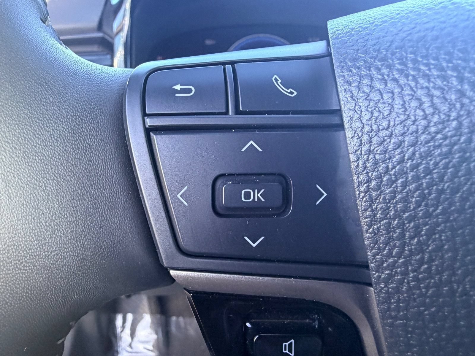 Used 2025 Toyota Camry SE w/ Convenience Package FWD image 21