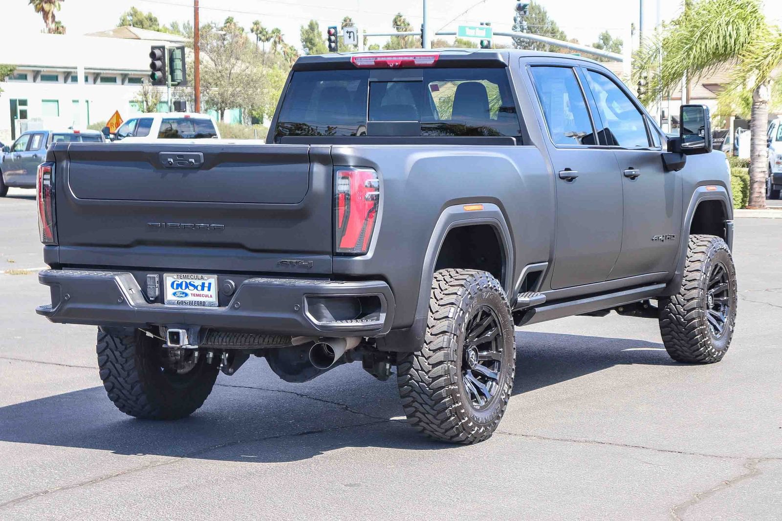 Used 2025 GMC Sierra 2500 AT4 w/ AT4 Premium Plus Package AWD/4WD image 4