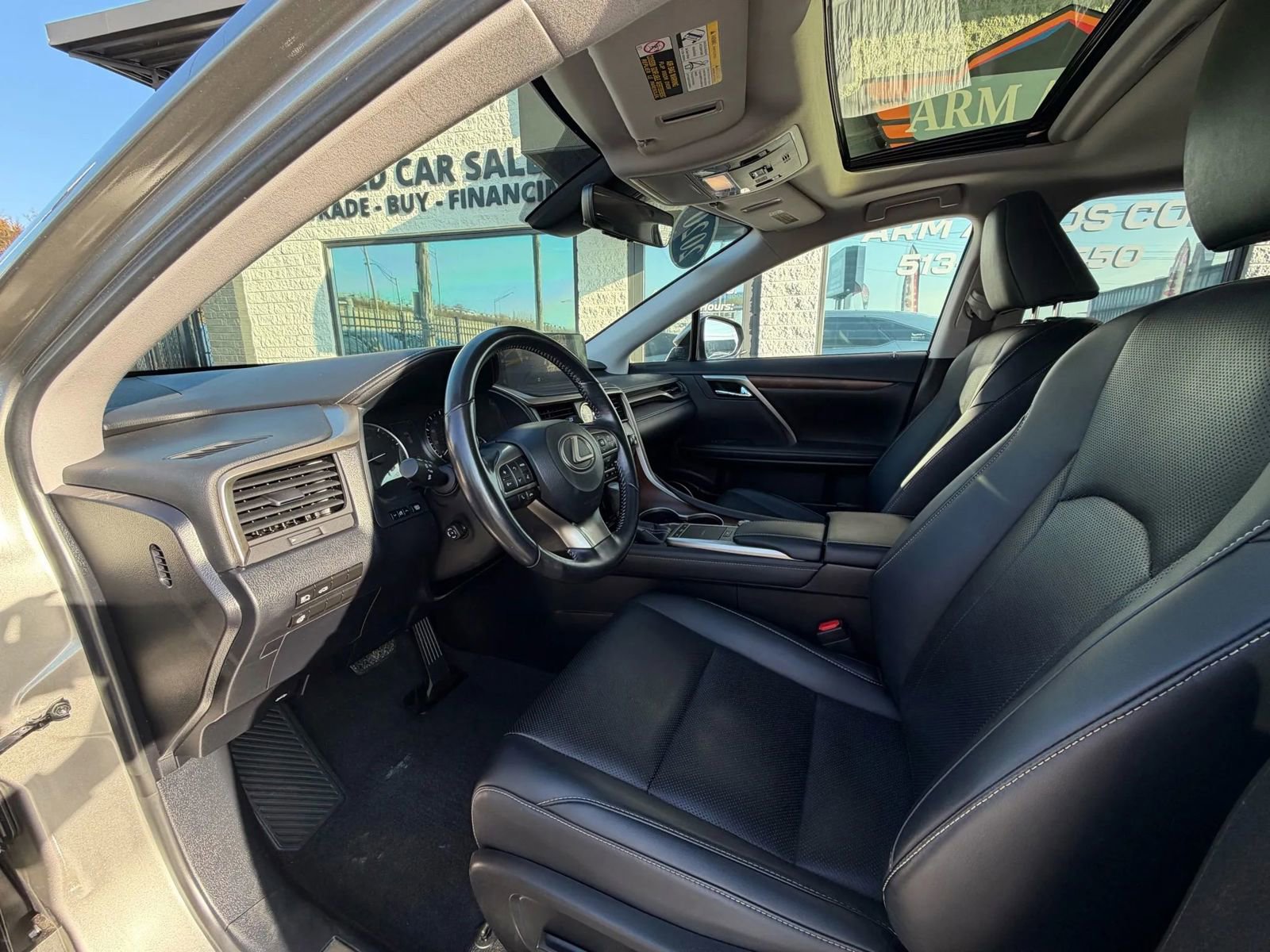 Used 2020 Lexus RX 350L Premium w/ Premium Package image 32