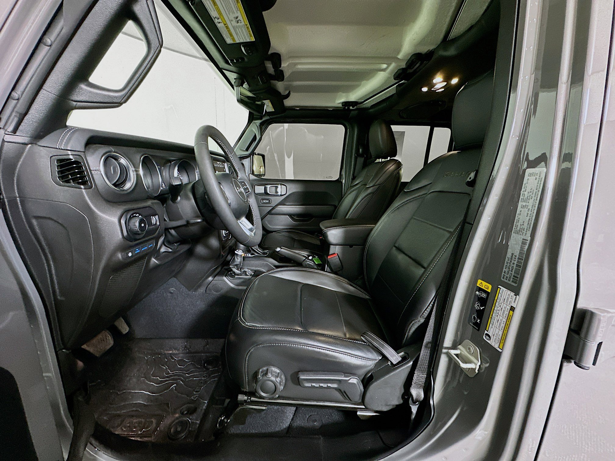 Used 2023 Jeep Wrangler Sahara w/ Cold Weather Group image 13