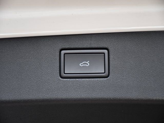 New 2025 Volkswagen Tiguan SE image 26