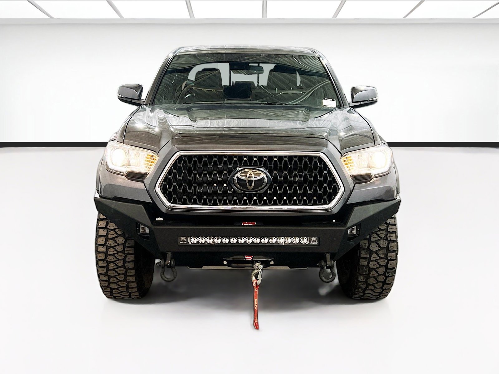 Used 2018 Toyota Tacoma TRD Off-Road AWD/4WD image 2