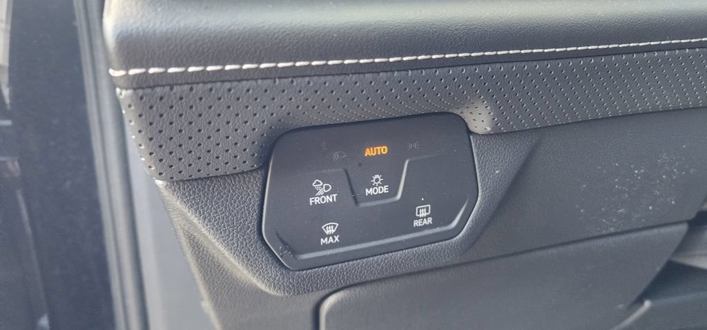 Used 2025 Volkswagen Atlas SE AWD/4WD image 30