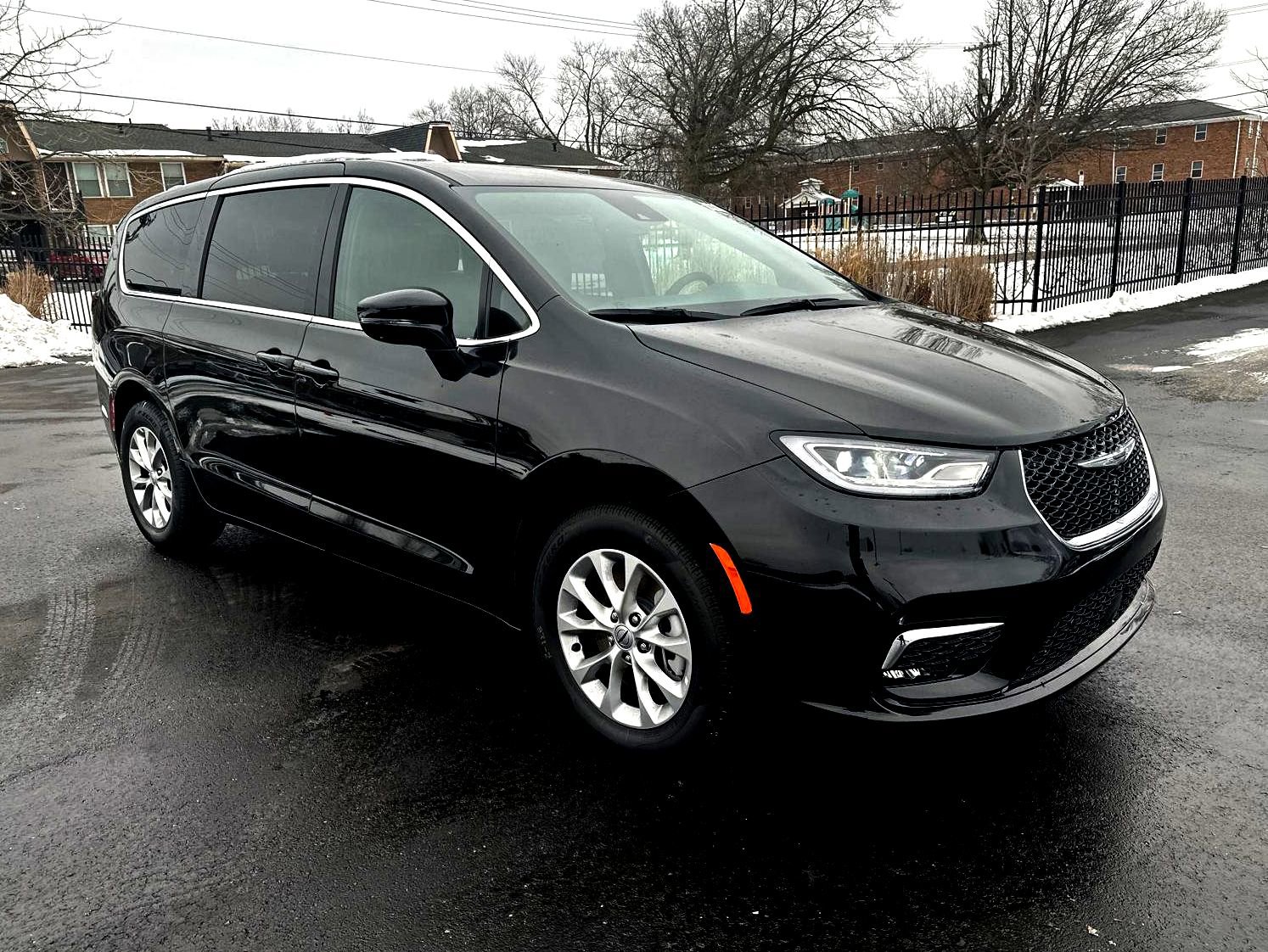 New 2025 Chrysler Pacifica Select image 1