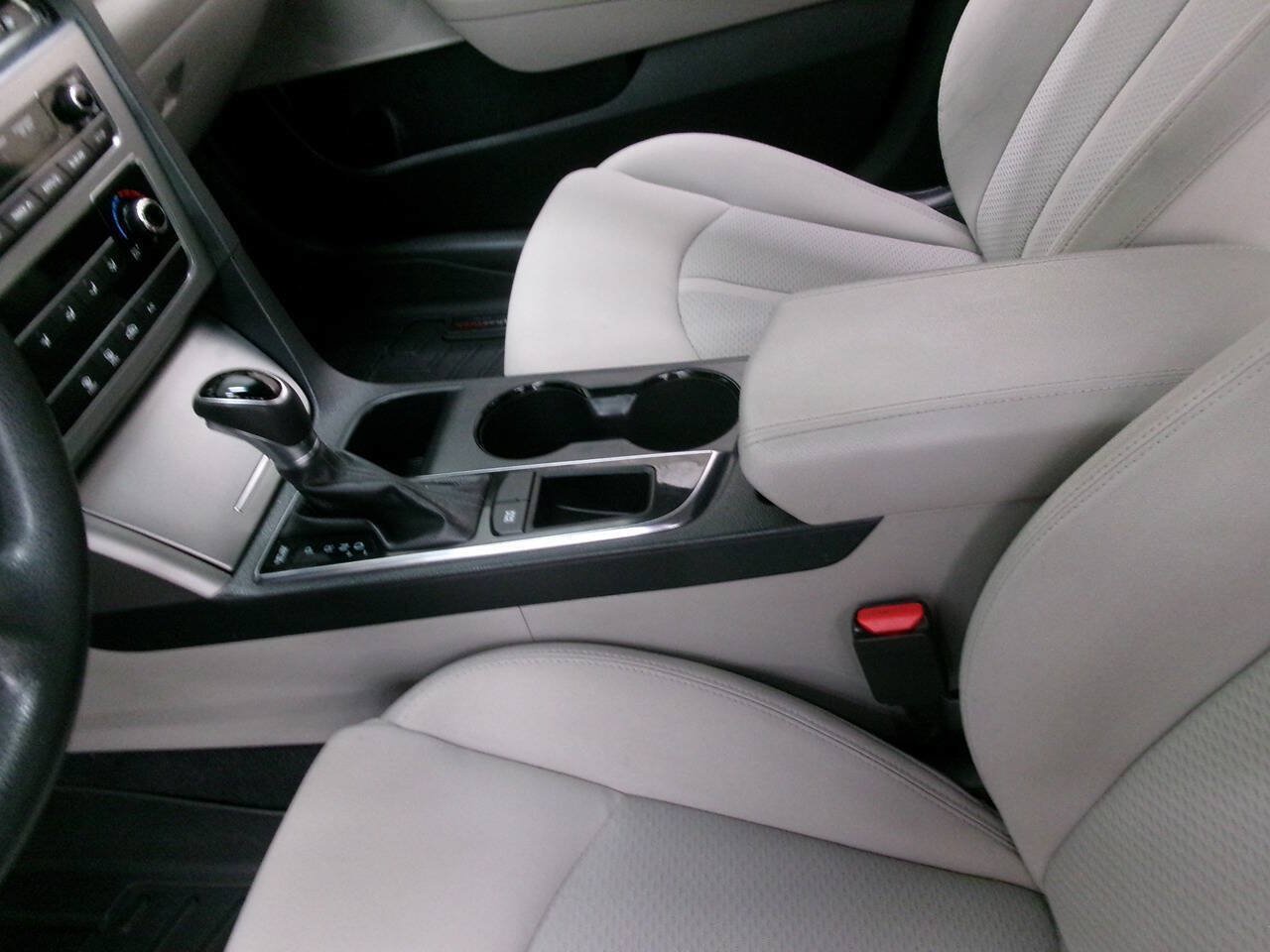 Used 2017 Hyundai Sonata SE FWD image 19