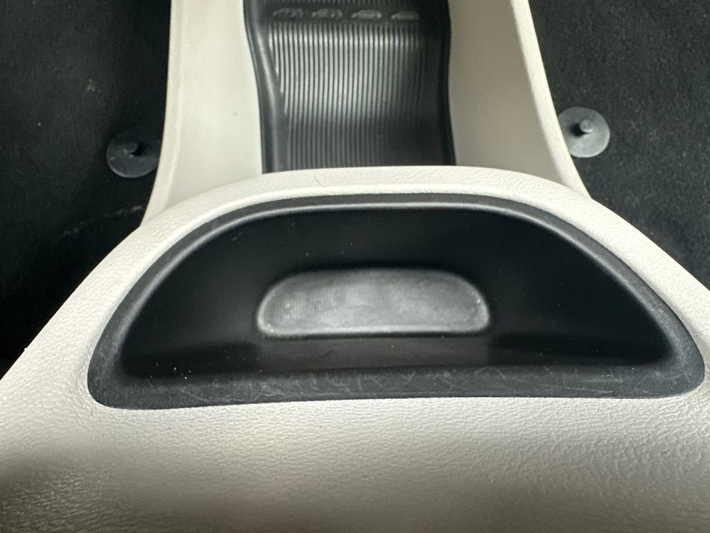 Used 2024 Chrysler Pacifica Touring-L image 19