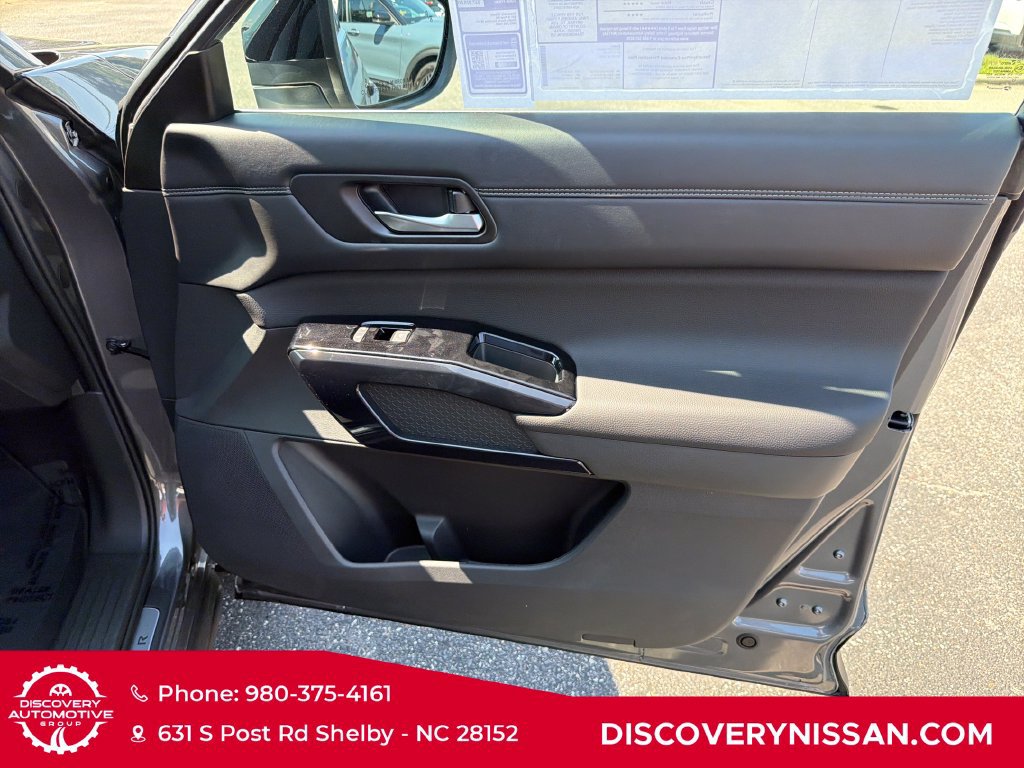 New 2026 Nissan Pathfinder Platinum AWD/4WD image 38