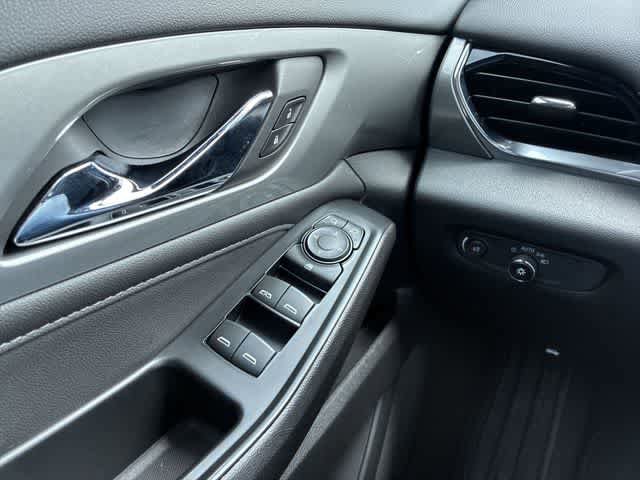 Used 2022 Chevrolet Traverse LT w/ LPO, Cargo Package FWD image 38