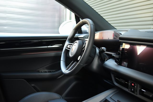 Certified 2025 Porsche Macan 4 Electric image 10