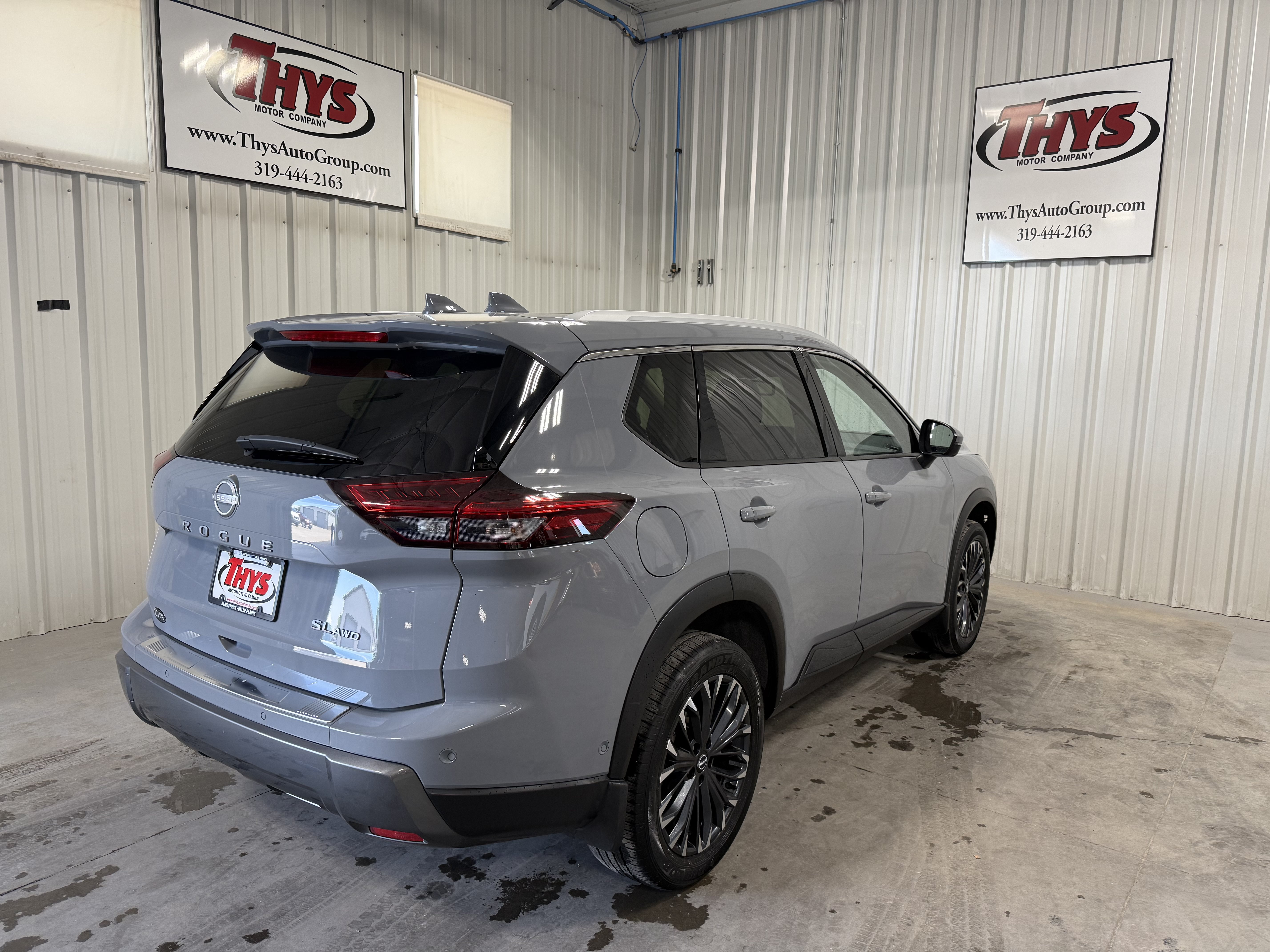 Used 2025 Nissan Rogue SL w/ Tech Package AWD/4WD image 3
