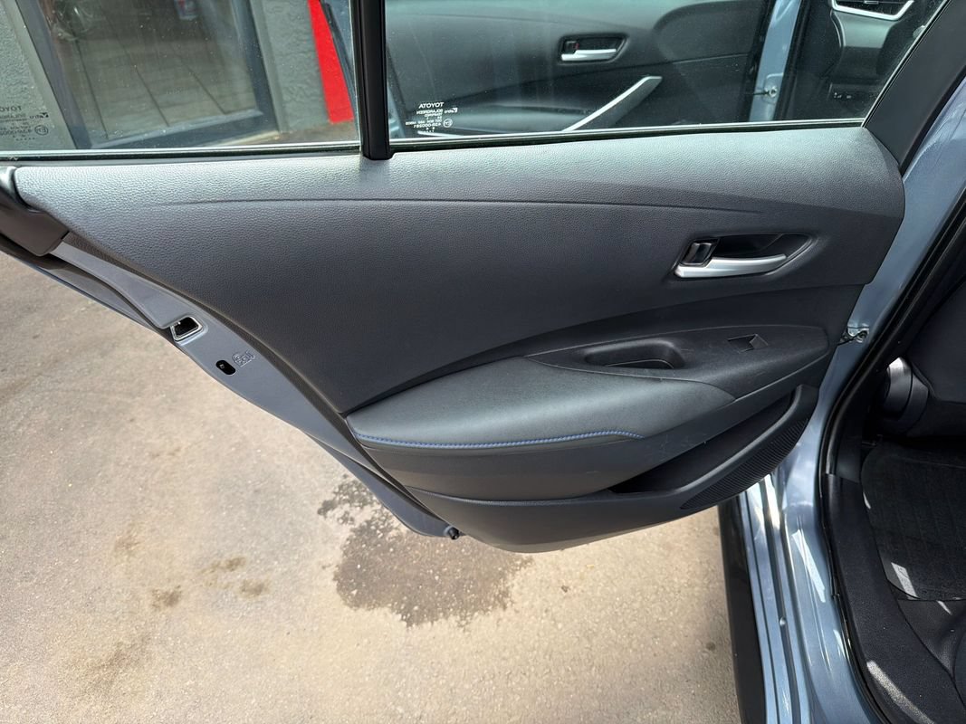 Used 2021 Toyota Corolla SE FWD image 16