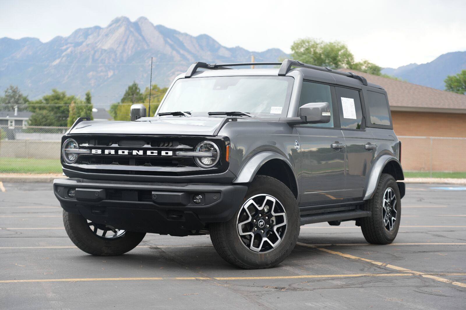 Used 2024 Ford Bronco Outer Banks AWD/4WD image 1