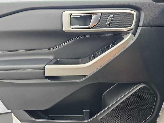 Used 2022 Ford Explorer XLT w/ Equipment Group 202A image 28