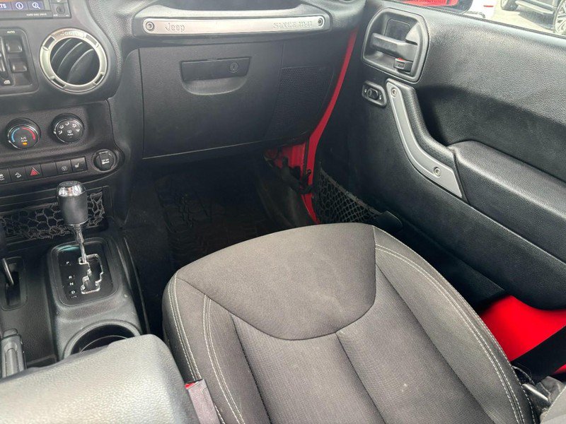 Used 2018 Jeep Wrangler Unlimited Sahara w/ Connectivity Group AWD/4WD image 16