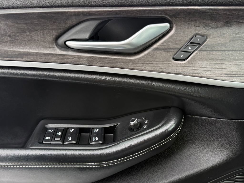 Used 2023 Jeep Grand Cherokee L Limited image 21