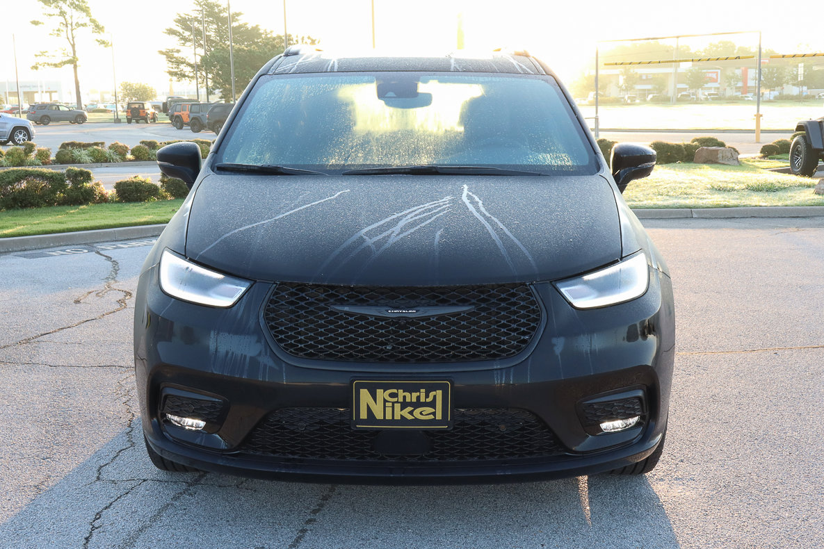 New 2026 Chrysler Pacifica Limited w/ S Appearance Package image 3