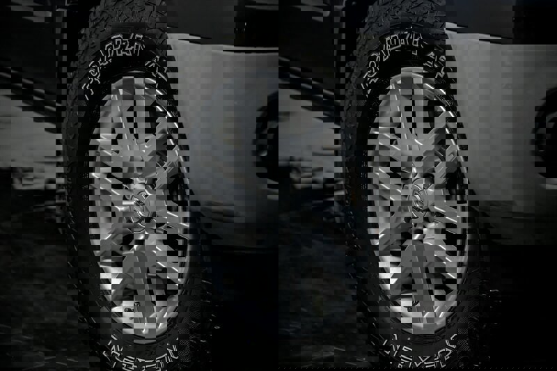 Used 2018 Nissan Frontier SV image 3