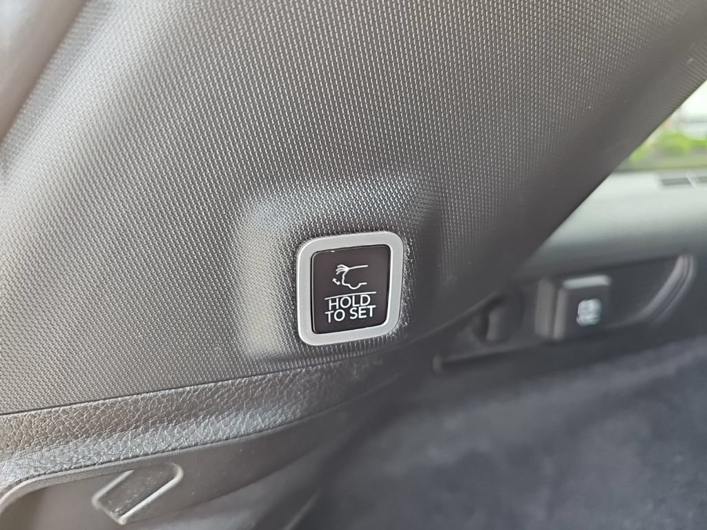 Certified 2024 Jeep Grand Cherokee Overland w/ Luxury Tech Group IV AWD/4WD image 24