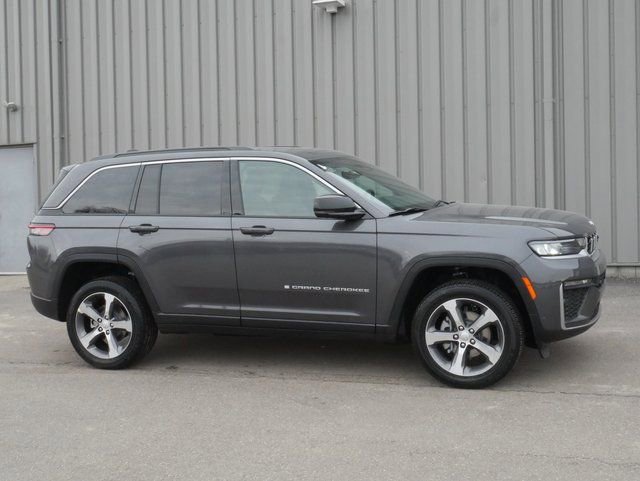 New 2026 Jeep Grand Cherokee Limited w/ Luxury Tech Group II AWD/4WD image 6