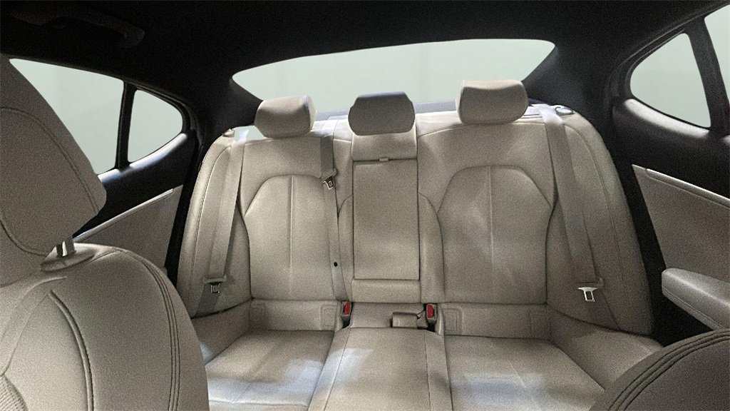 Used 2025 Genesis G70 2.5T image 15