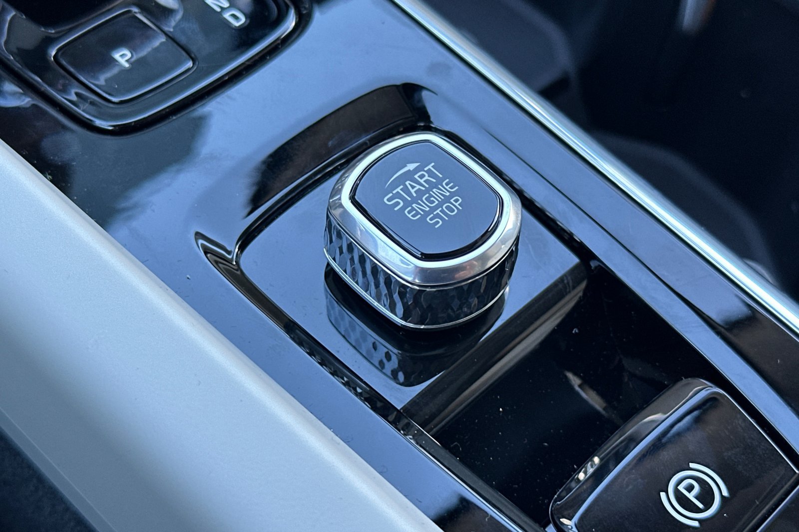 New 2026 Volvo XC60 B5 Ultra w/ Protection Package Premier image 20