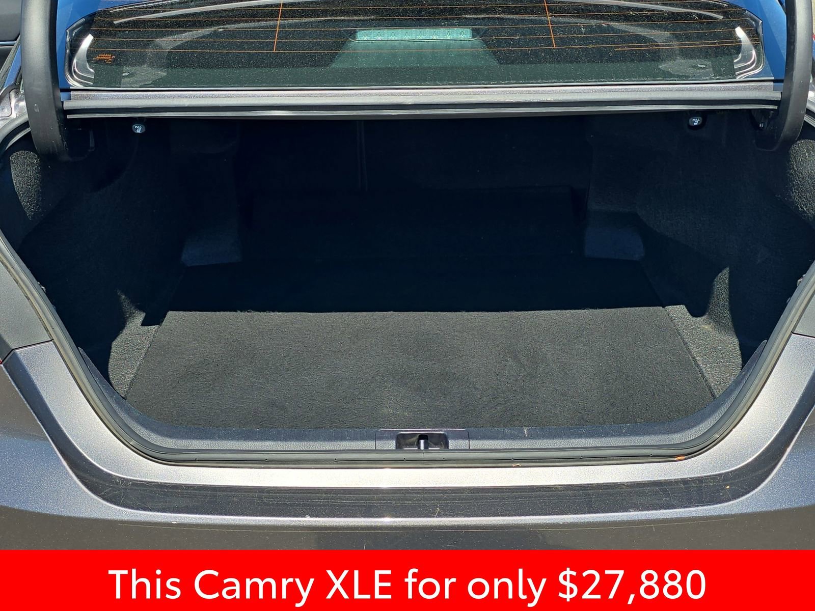 Used 2024 Toyota Camry XLE FWD image 18