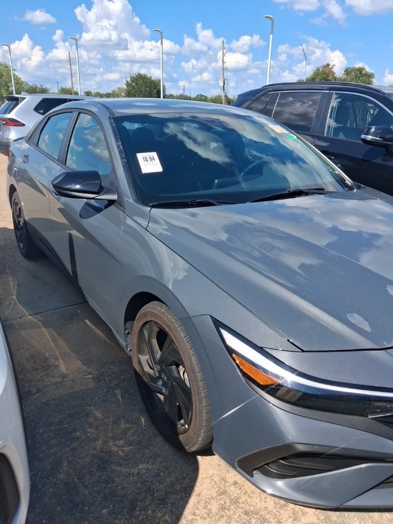 Used 2026 Hyundai Elantra Sport FWD image 2