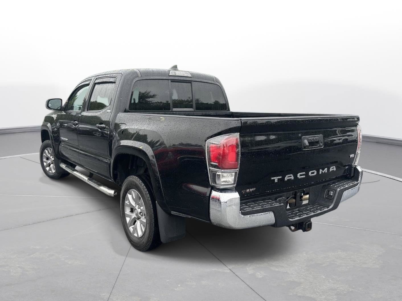 Used 2017 Toyota Tacoma SR5 w/ Tow Package RWD image 8