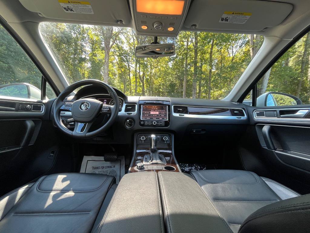 Used 2013 Volkswagen Touareg Executive AWD/4WD image 34