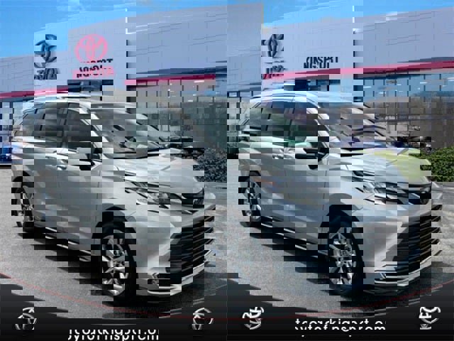 Certified 2024 Toyota Sienna Limited image 7
