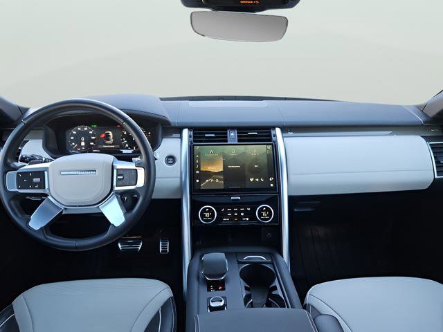 Certified 2023 Land Rover Discovery Metropolitan Edition image 10