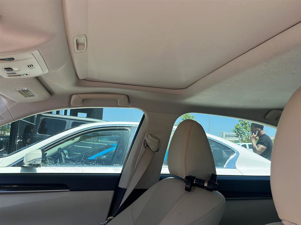 Used 2017 Lexus ES 350 w/ Premium Package FWD image 5