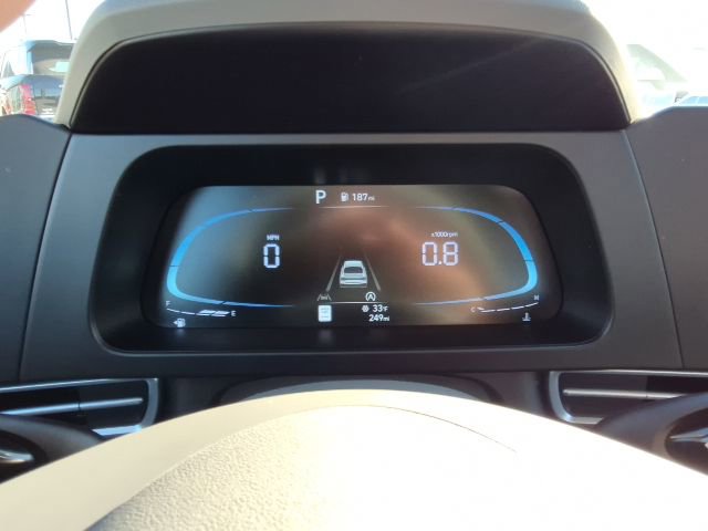 Used 2025 Hyundai Elantra SE image 23