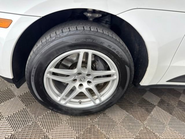 Used 2018 Porsche Macan AWD/4WD image 31