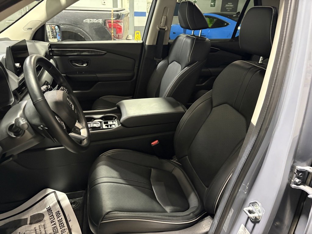 Used 2025 Honda Pilot Elite image 12