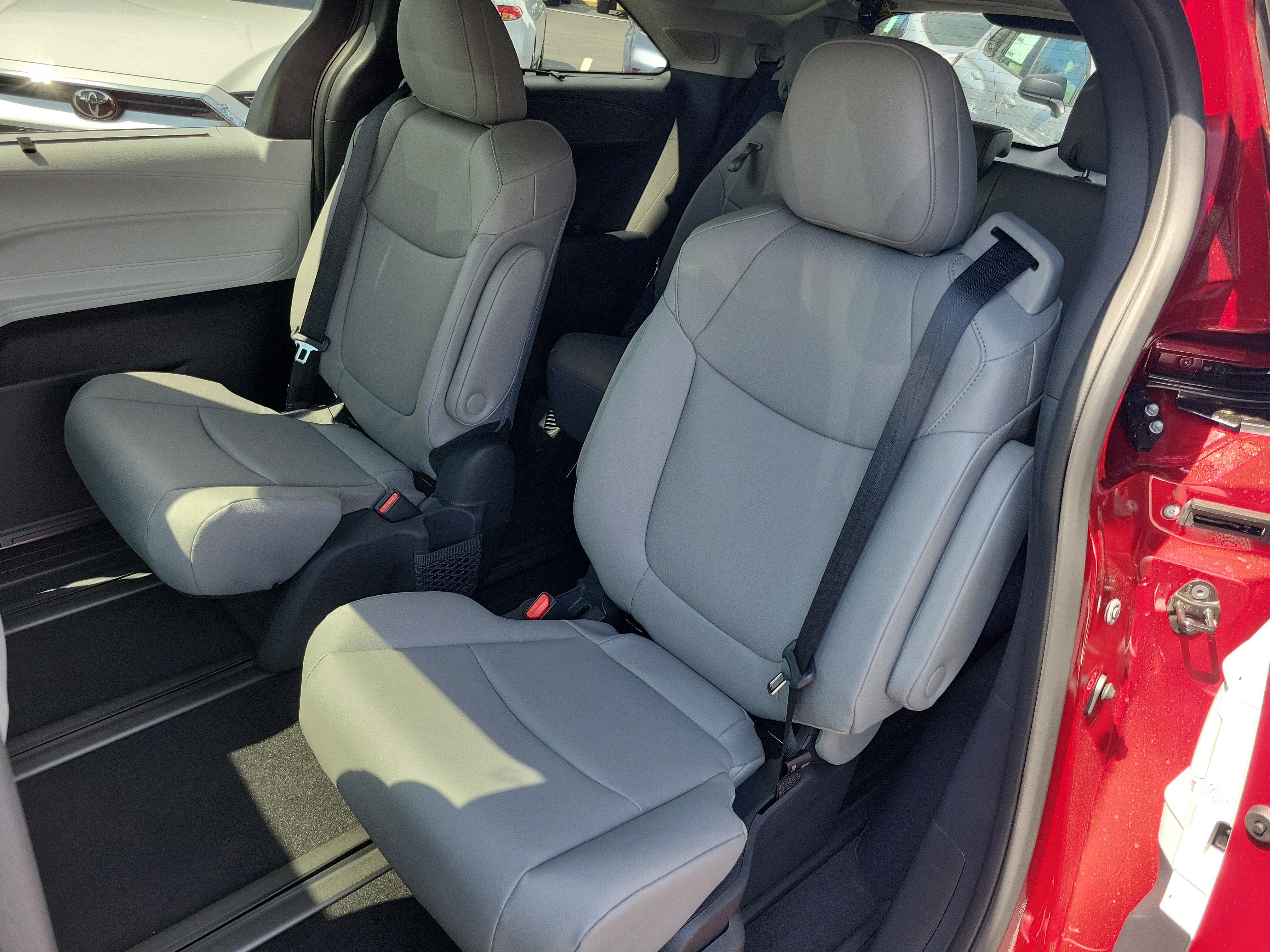 New 2026 Toyota Sienna XLE image 12