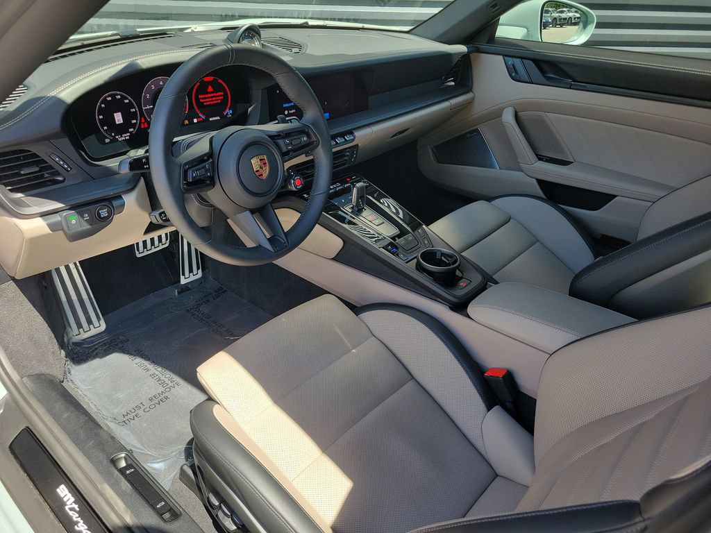 Certified 2025 Porsche 911 Targa 4 GTS AWD/4WD image 4