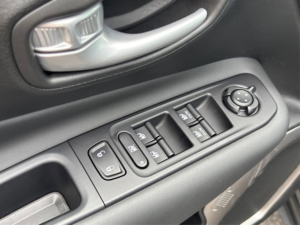 Used 2023 Jeep Renegade Latitude w/ Sun/Sound Group image 35