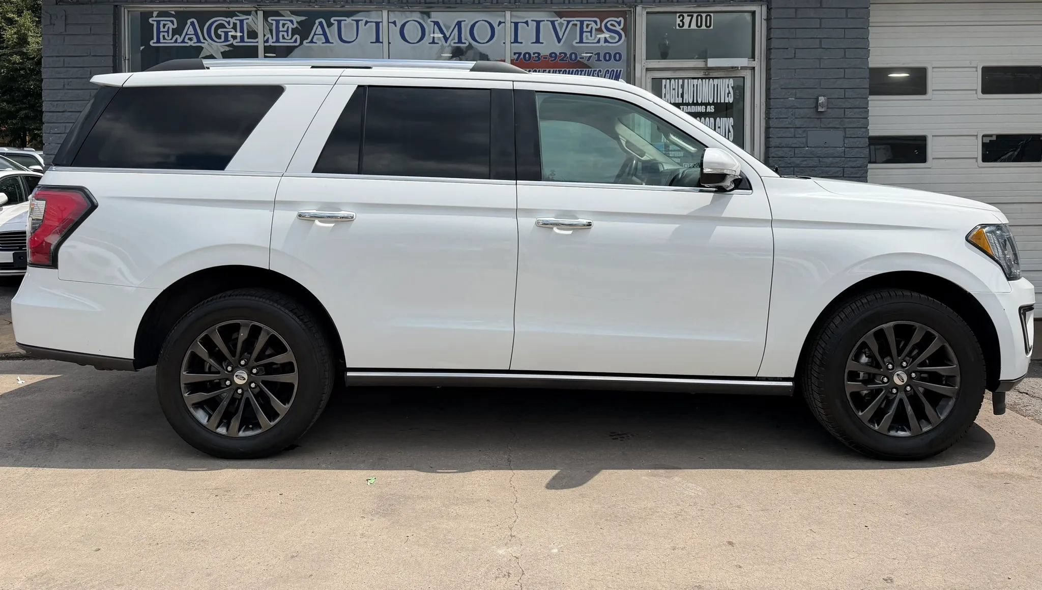 Used 2020 Ford Expedition Limited RWD image 2